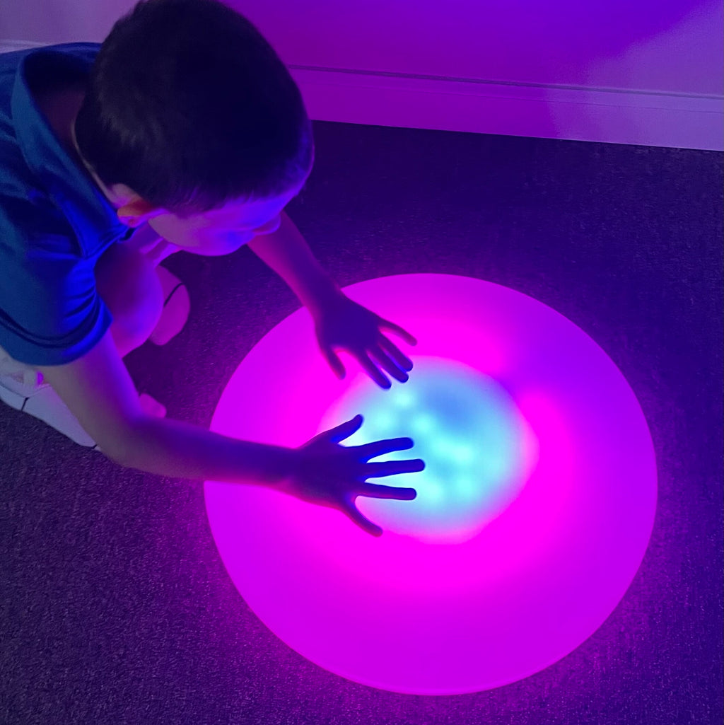 Afbeeelding van het spel Interactieve Vloertegel Groot Rond - Sensorisch Speeloppervlak, speciaal geselecteerd  voor ouderen met dementie.