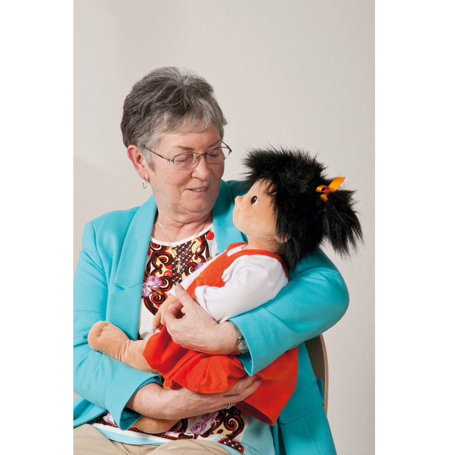 Afbeeelding van het spel Empathiepop Emelie, speciaal geselecteerd  voor ouderen met dementie.