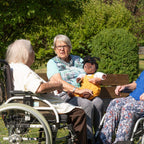 Afbeeelding van het spel Empathiepop Sofia, speciaal geselecteerd  voor ouderen met dementie.